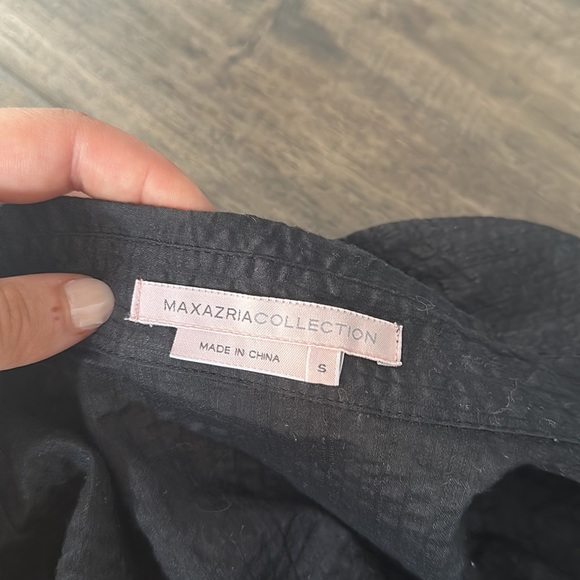 VINTAGE BCBG MAXAZRIA COLLECTION Black Cotton Blouse With Azure Button Belt - Picture 4 of 5